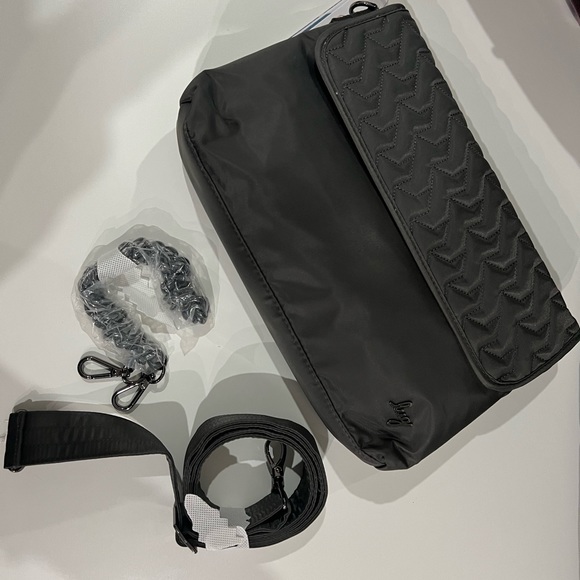 Lug bag part of the winter 2021 mystery box - Picture 2 of 4